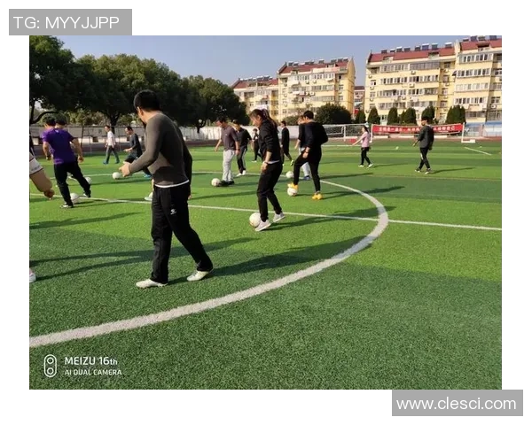 陈军独家分享足球心得与技巧助你提升球技的秘诀与经验分享