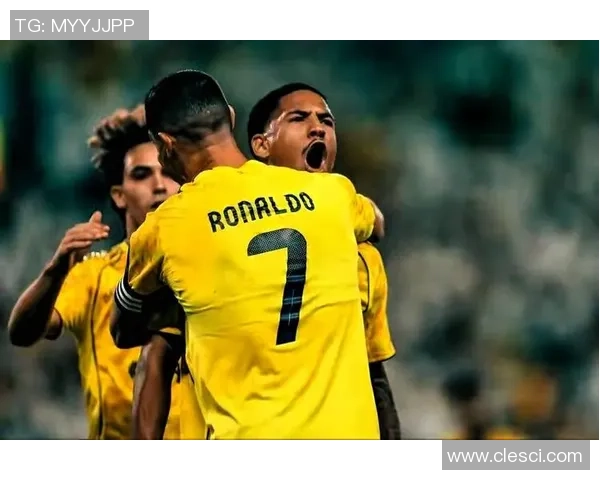 足球明星比心头像图片展示热爱与激情的完美结合 足球明星比心头像图片展示热爱与激情的完美结合