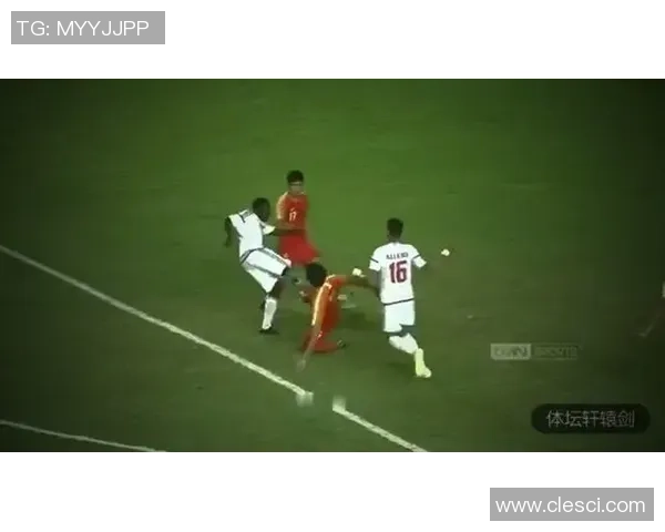 足球明星场边精彩瞬间展现情感与激情的独特表情解析